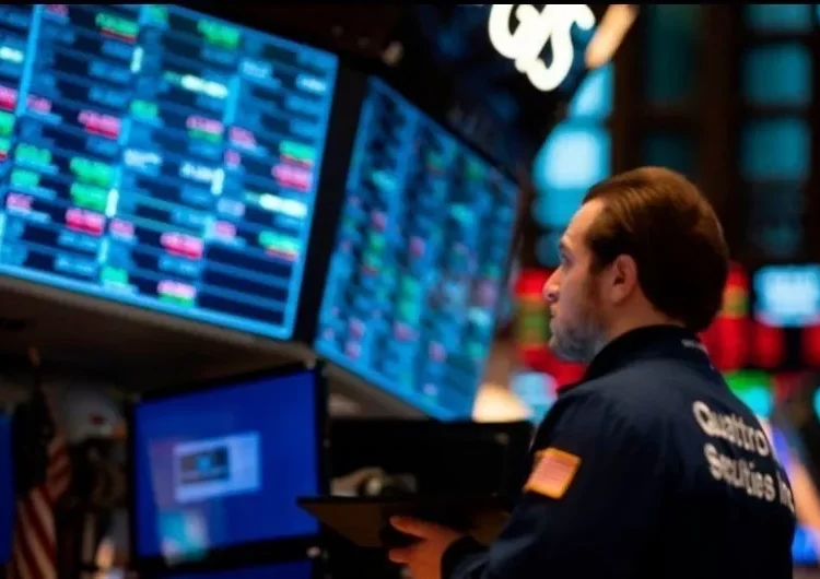 UBS: Τι σημαίνει η υποβάθμιση της μακροπρόθεσμης αξιολόγησης των ΗΠΑ σε AA+