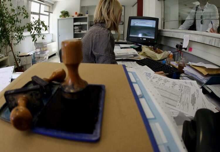 Φορολογικές δηλώσεις: Θα πληρώσουμε 400 εκατ. ευρώ περισσότερα από πέρυσι