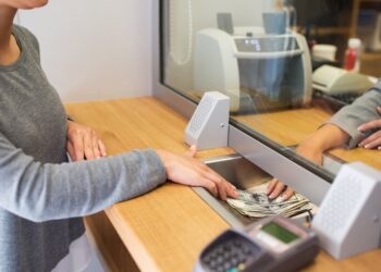 ΤτΕ: Αυξήθηκαν κατά €190 εκατ. οι καταθέσεις του ιδιωτικού τομέα τον Αύγουστο