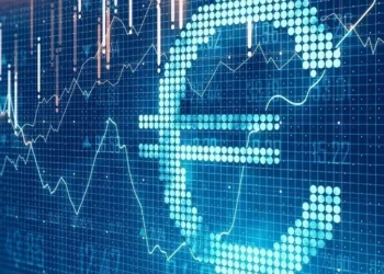 Σε ελεύθερη πτώση το ευρώ: Γιατί οι επενδυτές σορτάρουν μαζικά, «δεμένα» τα χέρια της ΕΚΤ