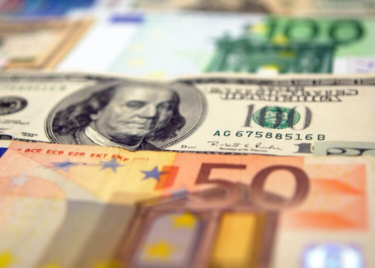 Το ευρώ ενισχύεται οριακά 0,05%, στα 1,0740 δολάρια