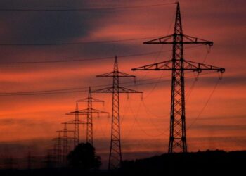 Ρεύμα: Μέτρα στήριξης 22 εκατ. τον Οκτώβριο – Επιδότηση 15 ευρώ ανά μεγαβατώρα