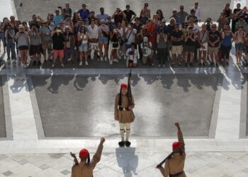 Ιστορικό ρεκόρ: 16,1 εκατ. τουρίστες στο επτάμηνο