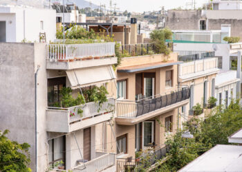 Πώς θα πουλήσετε εύκολα το ακίνητό σας αν έχετε χρέη στην εφορία