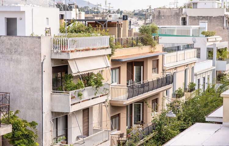 Πώς θα πουλήσετε εύκολα το ακίνητό σας αν έχετε χρέη στην εφορία