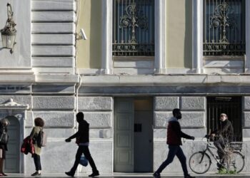 Βγαίνουν προς πώληση τρία πακέτα κόκκινων δανείων ύψους 4,8 δισ.