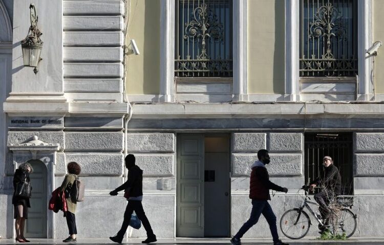 Βγαίνουν προς πώληση τρία πακέτα κόκκινων δανείων ύψους 4,8 δισ.