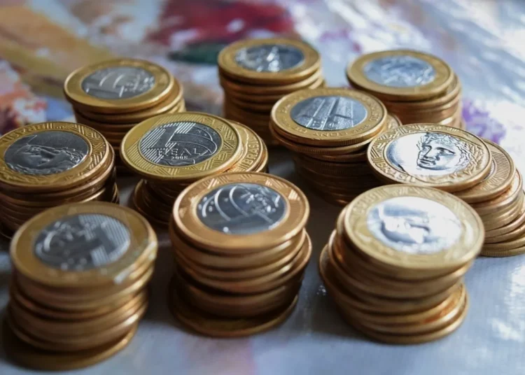 Στο $1,05 ανακάμπτει το ευρώ – «Φρενάρει» το ράλι στο δολάριο