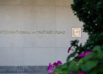 ΔΝΤ: Ανάπτυξη 2,5% φέτος και 2% το 2024 στην Ελλάδα – Ασθενέστερη η παγκόσμια οικονομία