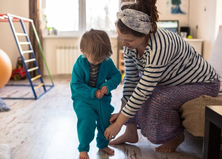 Επίδομα 500 ευρώ σε γονείς για πρόσληψη νταντάς
