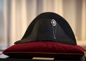 Εδωσαν 1,9 εκατ. ευρώ για το καπέλο του Ναπολέοντα Βοναπάρτη