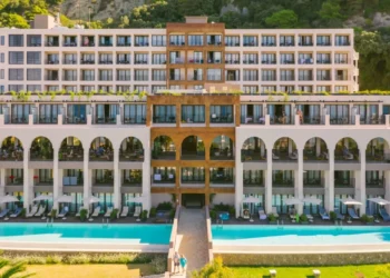 Μega ξενοδοχειακό deal μεταξύ της GIC των Sani/Ikos και της Blackstone με ελληνικό ενδιαφέρον (pics)