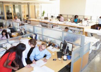 Πανευρωπαϊκή έρευνα: Μείωση των μισθών, εκτόξευση των κερδών – Η εικόνα στην Ελλάδα (πίνακας)