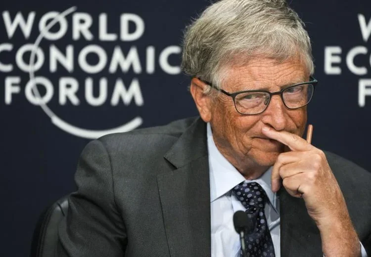 Μπιλ Γκέιτς: Η τεχνητή νοημοσύνη «στρώνει χαλί» στην τριήμερη εβδομάδα εργασίας