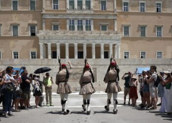 Προϋπολογισμός: Ανάπτυξη 2,9%, πληθωρισμός 2,6% και πρωτογενές πλεόνασμα 2,1% το 2024