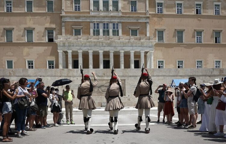 Προϋπολογισμός: Ανάπτυξη 2,9%, πληθωρισμός 2,6% και πρωτογενές πλεόνασμα 2,1% το 2024