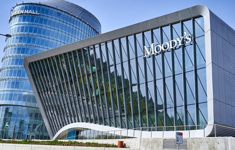 Moody’s: 3-4 δισ. θα λάβει το ΤΧΣ για τα ποσοστά του στις τράπεζες