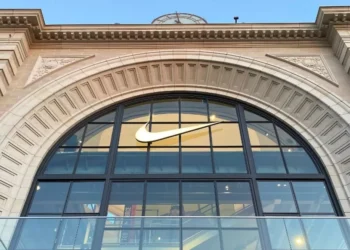 Γιατί η Nike μηνύει τη New Balance και τη Skechers