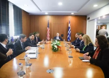 Σκρέκας: Συνάντηση με τον CEO της DFC για τη συνεργασία σε στρατηγικά ενεργειακά έργα στην Ελλάδα