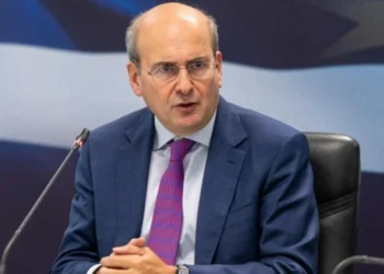 Κόκκινα δάνεια: Σε δημόσια διαβούλευση το νομοσχέδιο για servicers, εξωδικαστικό – Οι 8 αλλαγές για το ιδιωτικό χρέος
