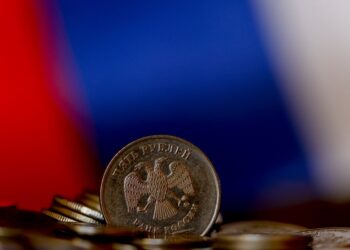 Η κεντρική τράπεζα της Ρωσίας ανέβασε στο 16% τα επιτόκια