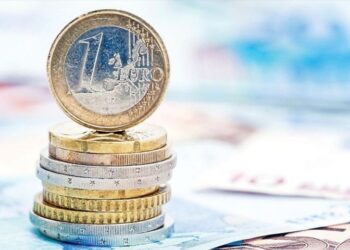 Ανάπτυξη 2,9%, επενδύσεις, αυξήσεις σε μισθούς, Υγεία και Παιδεία φέρνει το 2024