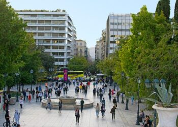 Πρωτογενές πλεόνασμα 5,85 δισ. το 11μηνο – Υπεραπέδωσαν τα έσοδα από φόρους