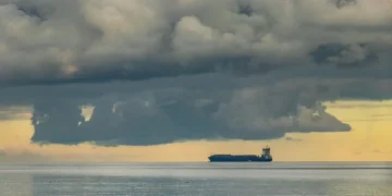 Η κρίση στην Ερυθρά Θάλασσα μουδιάζει τις αγορές – Φόβοι για το παγκόσμιο εμπόριο – Δίνει «σήμα» το πετρέλαιο