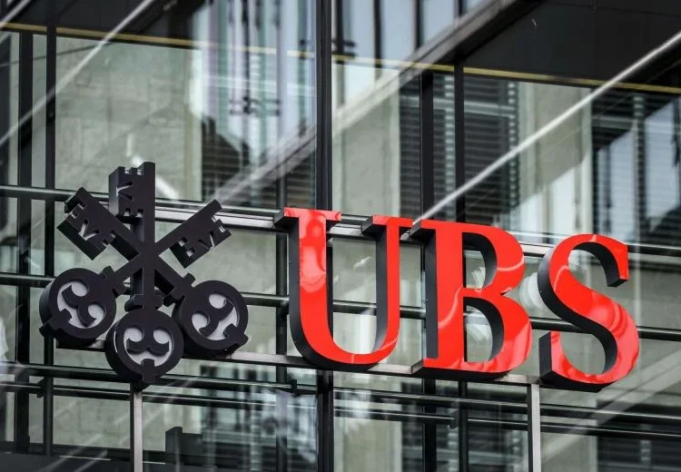 UBS: Παραμένει «ταύρος» για τα ελληνικά ομόλογα – Βλέπει μεγαλύτερη ζήτηση μετά την επενδυτική βαθμίδα